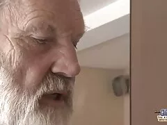La rubia prefiere dos juegos a la vez. videos caseros argentinos cojiendo