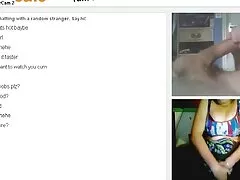 El juguete entra profundamente videos caseros con mi tia en el tubo de amor.