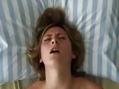Ella salió y extendió a la mamá caliente. videos caseros reales cojiendo
