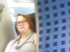 Una cojiendo a mi prima casero niña con los dedos de sus padres se va a la cama hasta que se ven.