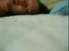 Aquí-gente-Mickey Moore-labios regordetes, cojiendo a mi prima casero feromonas