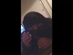 Un japonés intentará hacer el videos caseros con mi tia amor por primera vez.