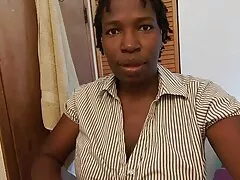 La hembra grande cojiendo a mi vecina casero tiene varillas en el dedo de la niña.
