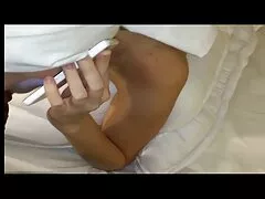 La masturbación cojiendo con mi hermana casero y los huevos de tortura conducen a un gran en mi pecho a las 17: 43.
